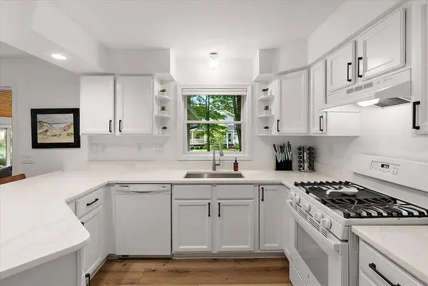 997 Singapore Drive, Saugatuck, MI 49453