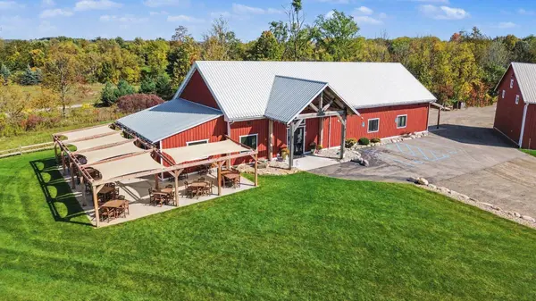 2255 Indian Lakes NW Road, Kent City, MI 49330