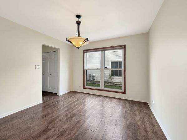 2 HUMMINGBIRD LN, Streamwood, IL 60107