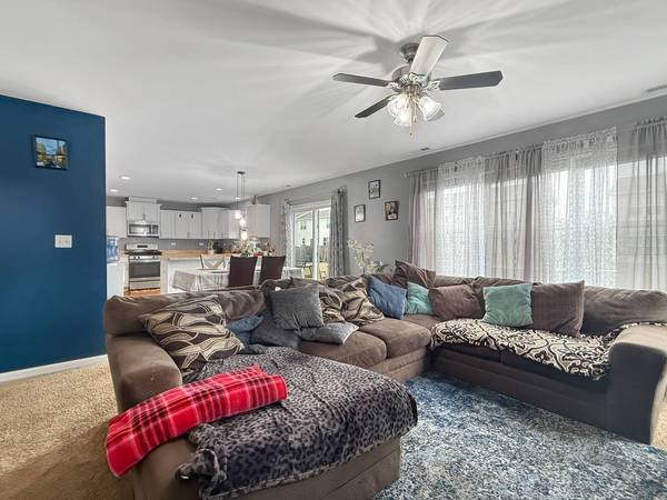 251 Maryland LN, Pingree Grove, IL 60140