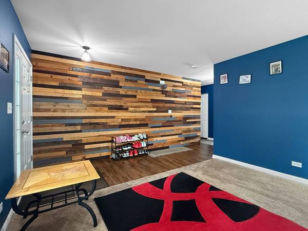 251 Maryland LN, Pingree Grove, IL 60140