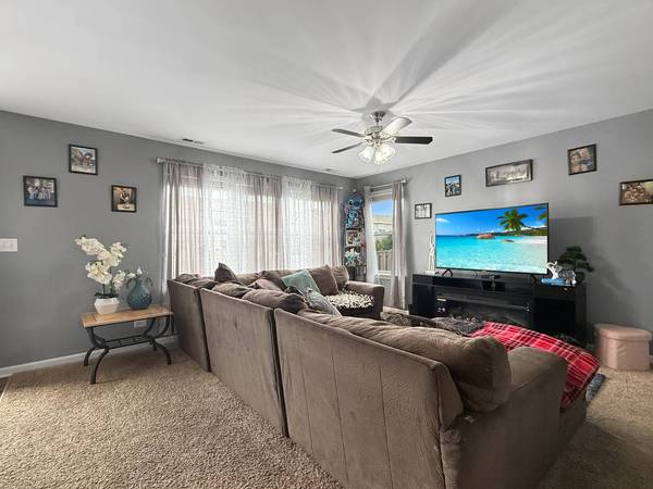 251 Maryland LN, Pingree Grove, IL 60140