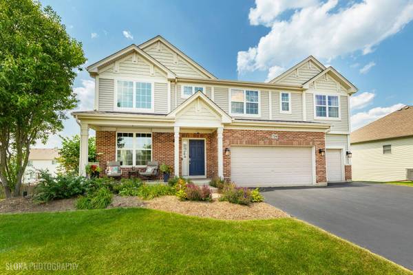 728 Kathi DR, Hampshire, IL 60140