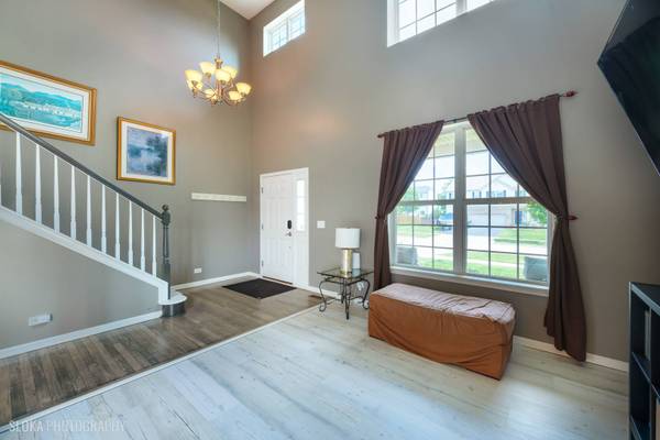 728 Kathi DR, Hampshire, IL 60140