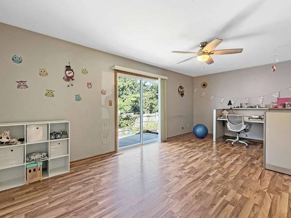 203 N Huntington DR, Mchenry, IL 60050