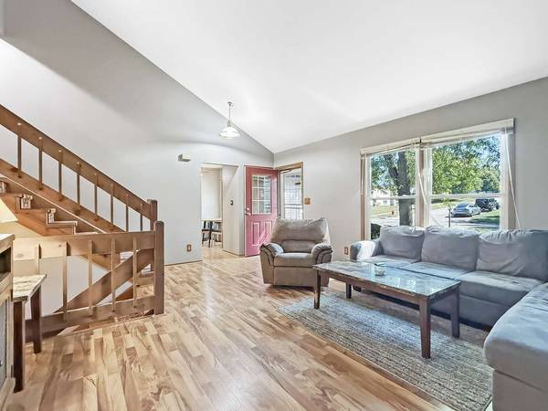 203 N Huntington DR, Mchenry, IL 60050