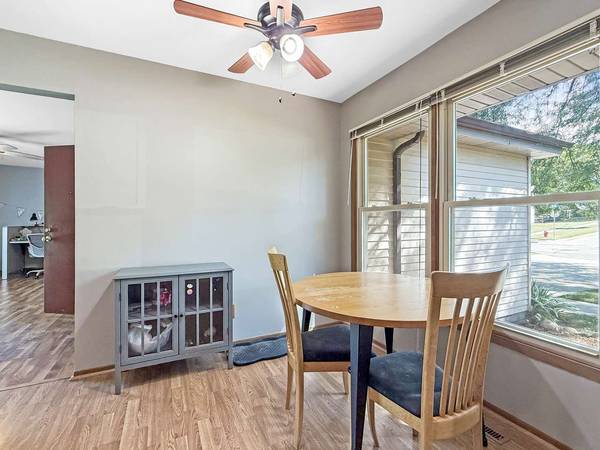 203 N Huntington DR, Mchenry, IL 60050