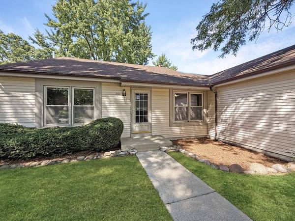 203 N Huntington DR, Mchenry, IL 60050