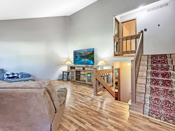 203 N Huntington DR, Mchenry, IL 60050