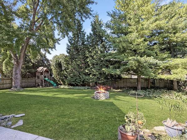 203 N Huntington DR, Mchenry, IL 60050