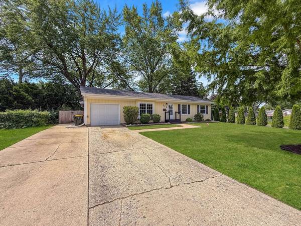 328 Thunderbird TRL, Carol Stream, IL 60188