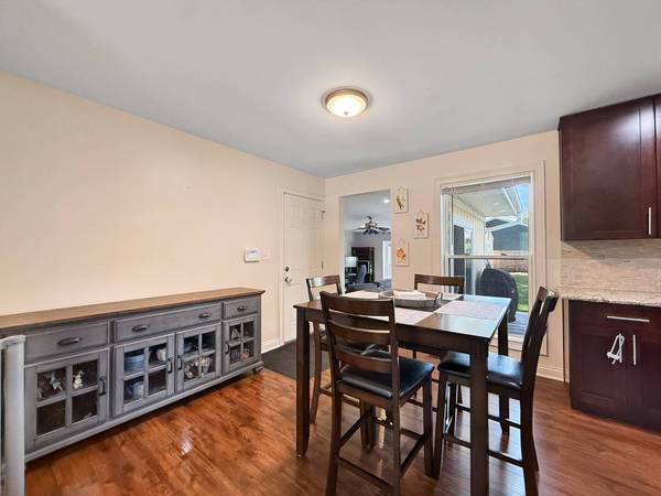 328 Thunderbird TRL, Carol Stream, IL 60188