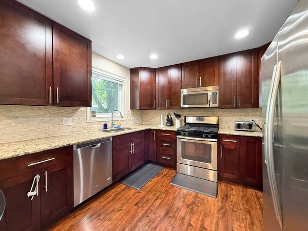 328 Thunderbird TRL, Carol Stream, IL 60188