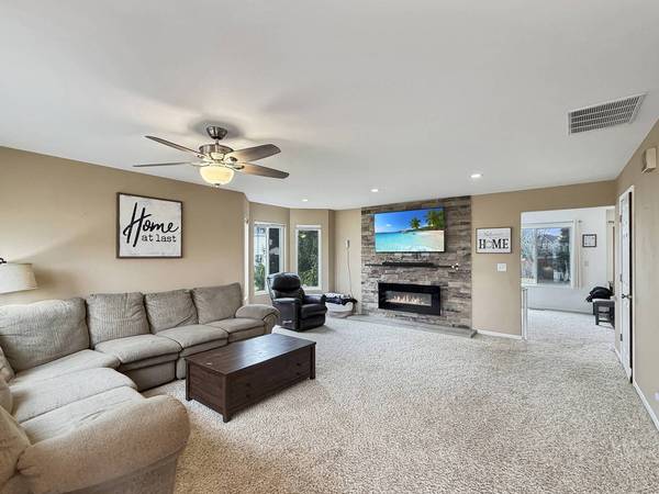 1114 Port Royal RD, Pingree Grove, IL 60140