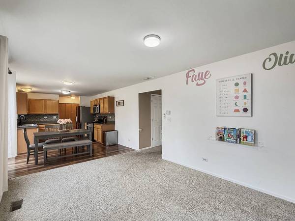 1114 Port Royal RD, Pingree Grove, IL 60140