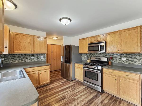 1114 Port Royal RD, Pingree Grove, IL 60140