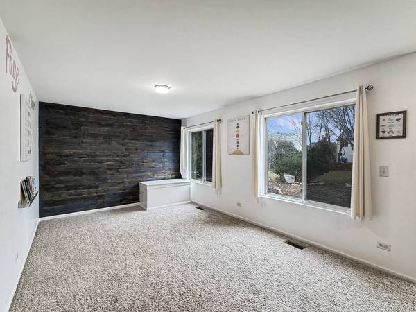 1114 Port Royal RD, Pingree Grove, IL 60140