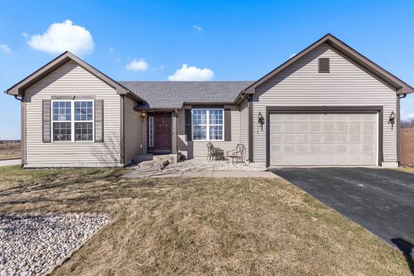 302 Cress Creek TRL, Poplar Grove, IL 61065