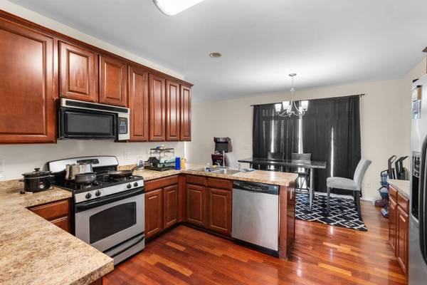 302 Cress Creek TRL, Poplar Grove, IL 61065