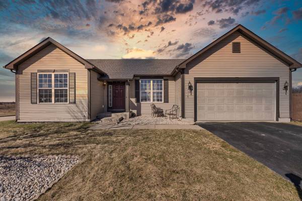 302 Cress Creek TRL, Poplar Grove, IL 61065