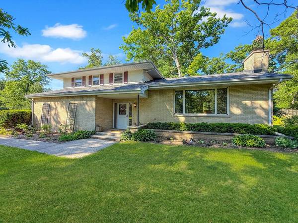 4705 Wild Cherry RD, Crystal Lake, IL 60012