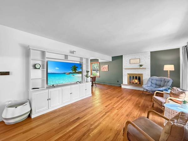 4705 Wild Cherry RD, Crystal Lake, IL 60012