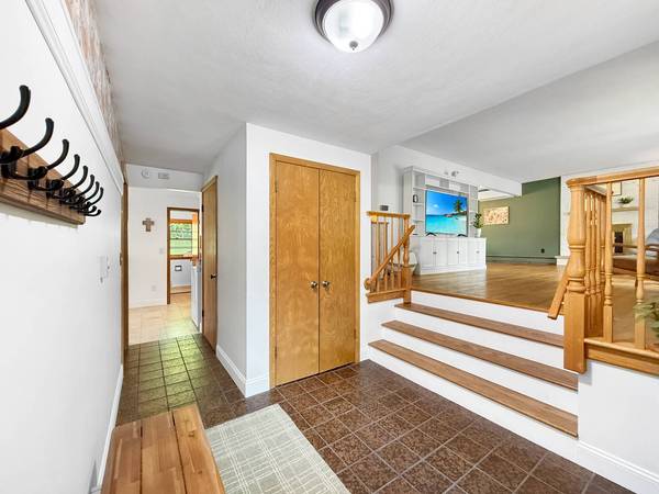 4705 Wild Cherry RD, Crystal Lake, IL 60012