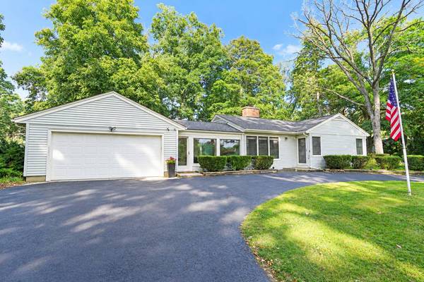 7302 Hillside RD, Crystal Lake, IL 60012