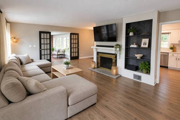 7302 Hillside RD, Crystal Lake, IL 60012