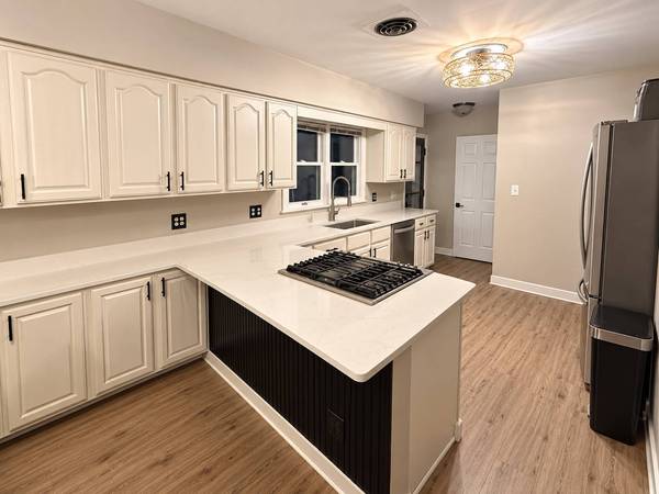 7302 Hillside RD, Crystal Lake, IL 60012
