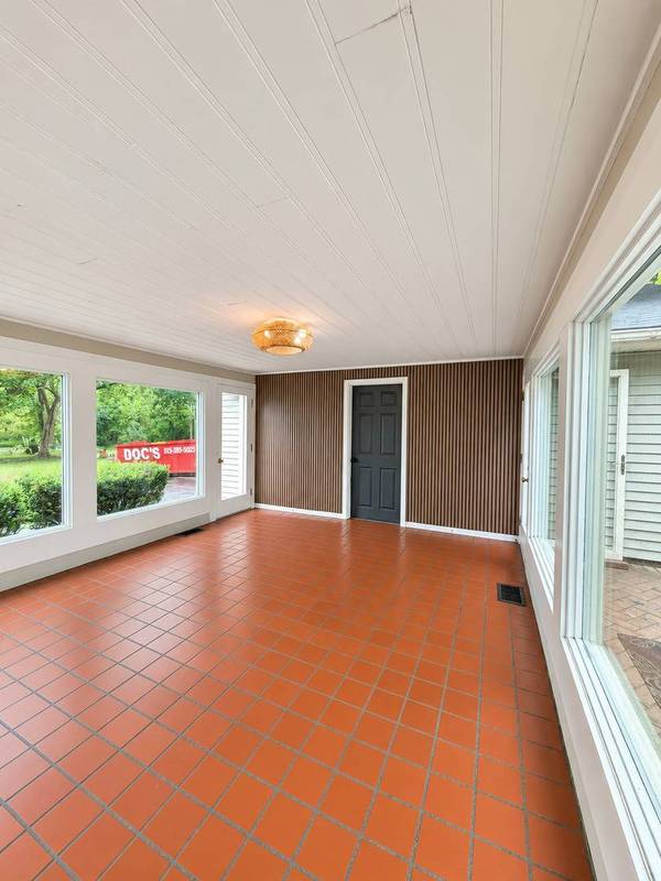 7302 Hillside RD, Crystal Lake, IL 60012