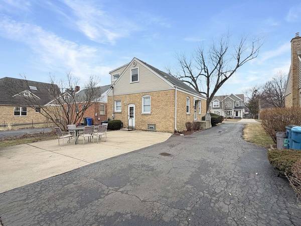519 N Elm ST, Mount Prospect, IL 60056