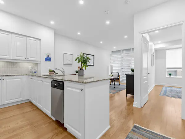 319 Merton St #304, Toronto, ON M4S 1A5