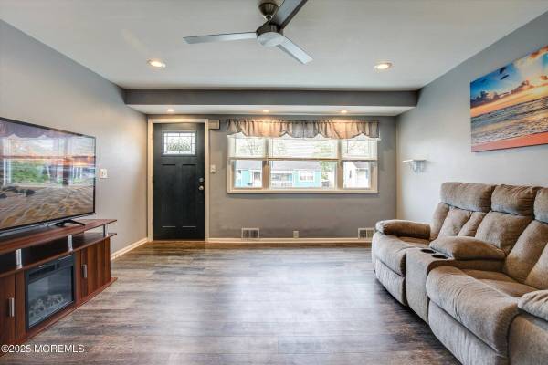 206 Arlington Avenue, Union Beach, NJ 07735