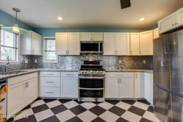 206 Arlington Avenue, Union Beach, NJ 07735