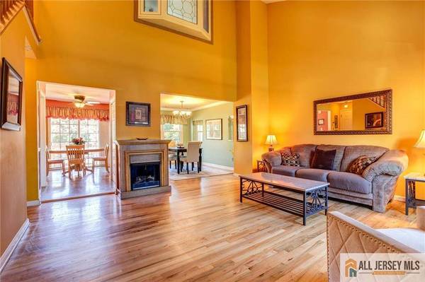 3 Dancaster CT #3303, Sayreville, NJ 08872