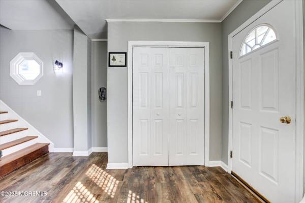 8 Chingarora Avenue, Keyport, NJ 07735