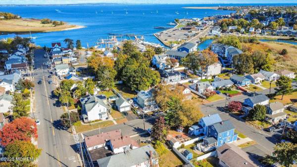 8 Chingarora Avenue, Keyport, NJ 07735