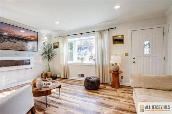 22 Mansfield AVE, East Brunswick, NJ 08816