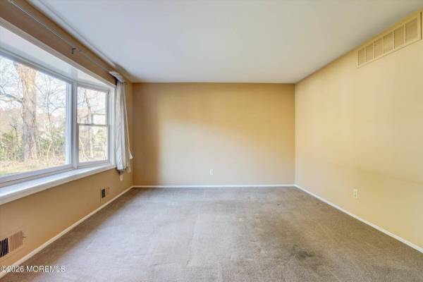 18 Warne Road, Matawan, NJ 07747