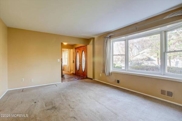 18 Warne Road, Matawan, NJ 07747