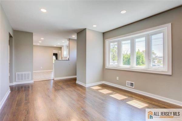 21 Monroe AVE, Carteret, NJ 07008