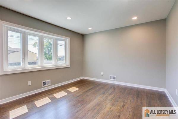 21 Monroe AVE, Carteret, NJ 07008