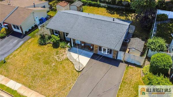 10 Norwood AVE, Monroe, NJ 08831