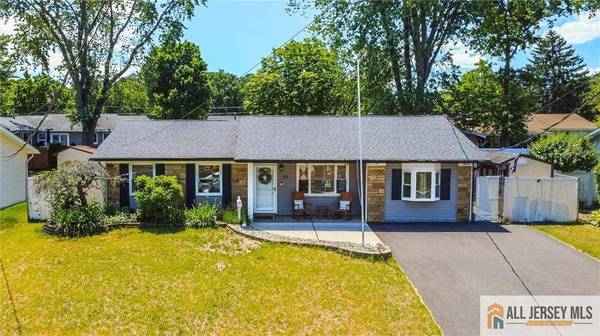 10 Norwood AVE, Monroe, NJ 08831