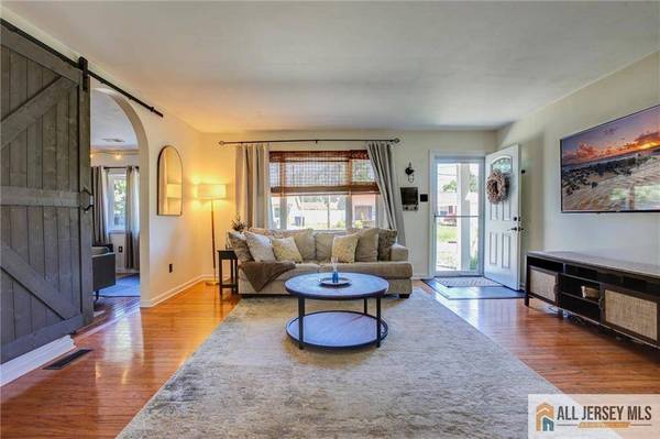 10 Norwood AVE, Monroe, NJ 08831