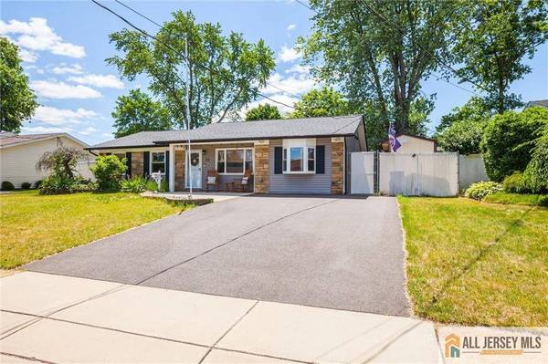 10 Norwood AVE, Monroe, NJ 08831
