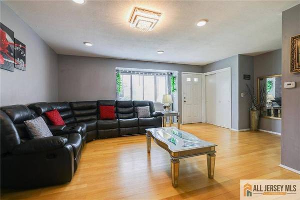 10 Quincy CIR #L-10, South Brunswick, NJ 08810
