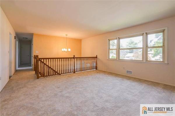 18 Kierst ST, Sayreville, NJ 08859