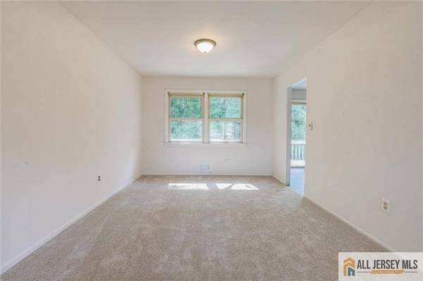 18 Kierst ST, Sayreville, NJ 08859